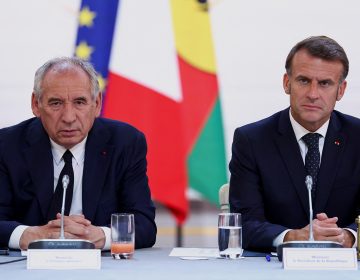 Σε περιβάλλον πόλωσης, η Γαλλία βυθίζεται στην κρίση – Ψάχνει τον 5ο πρωθυπουργό ο Μακρόν, το κίνημα «Bloquons Tout» καλεί σε παράλυση της χώρας