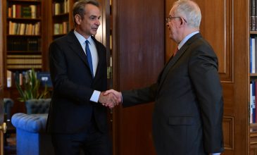 Επικοινωνία Τασούλα με Μητσοτάκη για τις εξελίξεις στη Μέση Ανατολή και τη στρατιωτική συνδρομή της Ελλάδας στην Κύπρο