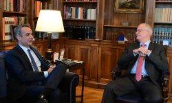 Μητσοτάκης σε Τασούλα: Μειώνουμε τους φόρους και αυξάνουμε τους μισθούς – Κάθε χρόνο θα επιστρέφουμε το πλεόνασμα στην κοινωνία με σεβασμό στους δημοσιονομικούς κανόνες