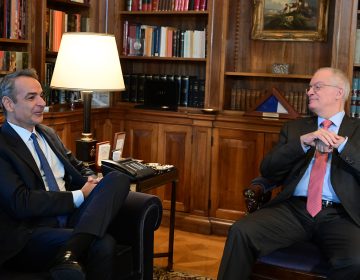 Μητσοτάκης σε Τασούλα: Μειώνουμε τους φόρους και αυξάνουμε τους μισθούς – Κάθε χρόνο θα επιστρέφουμε το πλεόνασμα στην κοινωνία