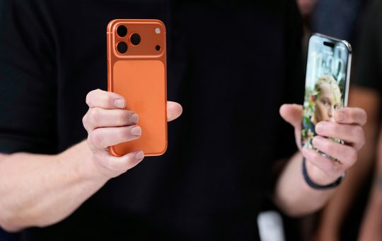 Η Apple ανακοίνωσε νέα iPhone 17, Apple Watch και AirPods Pro – «Λεπτό όσο ένα δάχτυλο», πόσο κοστίζει