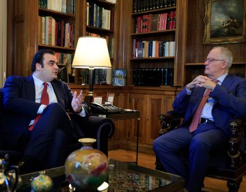 Πιερρακάκης μετά τη συνάντηση με Τασούλα: «Ισχυρή οικονομία σημαίνει έμπρακτη στήριξη στις ανάγκες της χώρας και των πολιτών»