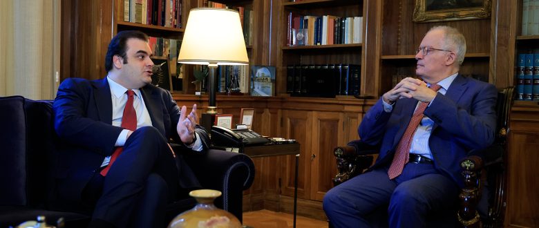 Πιερρακάκης μετά τη συνάντηση με Τασούλα: «Ισχυρή οικονομία σημαίνει έμπρακτη στήριξη στις ανάγκες της χώρας και των πολιτών»