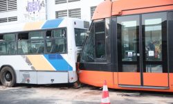 Τροχαίο με τραμ και λεωφορείο που συγκρούστηκαν στον Πειραιά –  Στους 30 οι τραυματίες