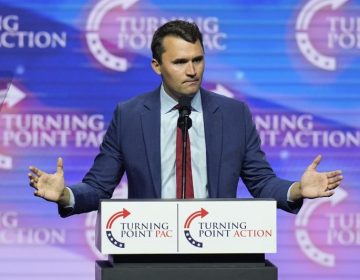 Στον Τσάρλι Κερκ, το κίνημα MAGA βρίσκει τον «μάρτυρα» του – «Έπεσε υπερασπιζόμενος τις αξίες μας»
