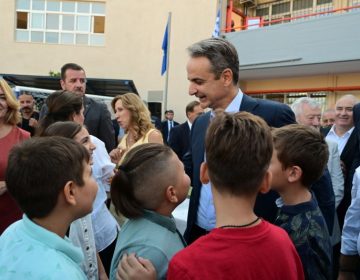 Στον αγιασμό του 8ου Δημοτικού Νέας Φιλαδέλφειας ο Κυριάκος Μητσοτάκης – Ευχήθηκε καλή χρονιά στους μαθητές και τους εκπαιδευτικούς