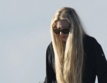 Η γυναίκα του Τσάρλι Κερκ υποσχέθηκε ότι θα συνεχίσει το έργο του συζύγου της