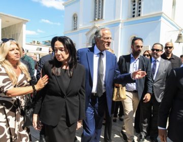 Οδύνη στο μνημόσυνο της Λένας Σαμαρά για τις 40 ημέρες από τον θάνατο της – Δείτε φωτογραφίες