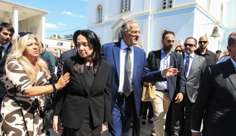 Οδύνη στο μνημόσυνο της Λένας Σαμαρά για τις 40 ημέρες από τον θάνατο της – Δείτε φωτογραφίες