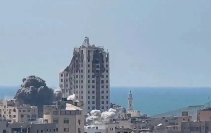 Οι Ισραηλινοί κατέστρεψαν το υψηλότερο κτίριο στην Πόλη της Γάζας – Δείτε βίντεο