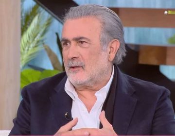 Λάκης Λαζόπουλος για την μητέρα του: «Την έβαζα πιο πίσω και ήθελε να μπαίνει μπροστά, γιατί άμα την βλέπω θυμάμαι πράγματα»