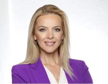 Η αντίδραση της Πόπης Σεμερτζίδου: «Δεν ήμασταν πουθενά εμπλεκόμενοι και γίναμε νούμερο ένα στόχος»