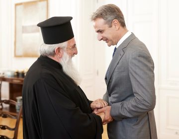 Συνάντηση Μητσοτάκη με αντιπροσωπεία της Εκκλησίας της Κρήτης με επικεφαλής τον Αρχιεπίσκοπο Ευγένιο