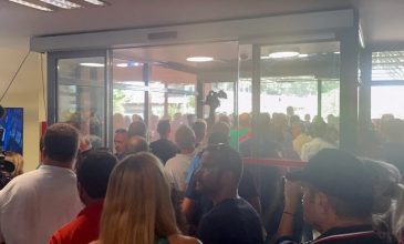 Διαμαρτυρία κτηνοτρόφων στη Περιφέρεια Θεσσαλίας για την ευλογιά των αιγοπροβάτων