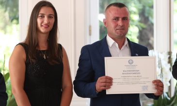 Την ελληνική υπηκοότητα έλαβε τιμητικά ο άνθρωπος που είχε βουτήξει σε ποτάμι για να σώσει δύο παιδιά