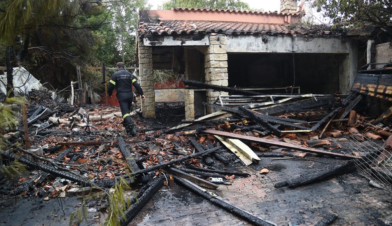 Φωτιά σε παλιά καφετέρια στους Αγίους Αναργύρους