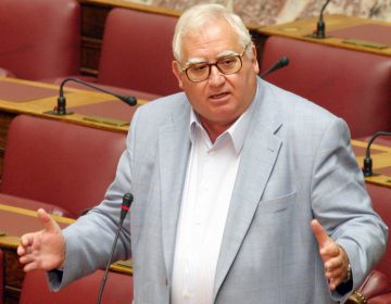 Πέθανε το ιδρυτικό στέλεχος του ΠΑΣΟΚ, Αλέξανδρος Ακριβάκης