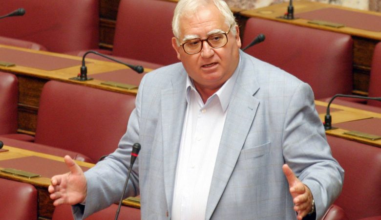 Πέθανε το ιδρυτικό στέλεχος του ΠΑΣΟΚ, Αλέξανδρος Ακριβάκης