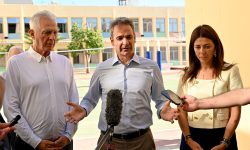 Ο Μητσοτάκης στα Ωνάσεια σχολεία Περιστερίου: Η κυβέρνησή μας θα εξακολουθεί να επενδύει συστηματικά στη δημόσια παιδεία