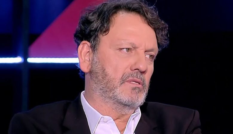 Στάθης Αγγελόπουλος: «Άρχισε να μου μιλάει απότομα και άσχημα, έκατσε οκλαδόν μπροστά στην πόρτα, δεν τη χτύπησα ποτέ»