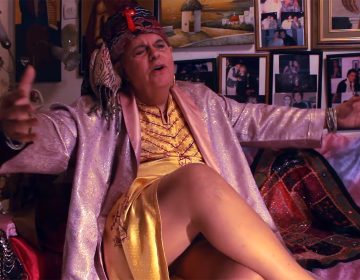 Πέθανε ο Γιώργος Σταυρόπουλος, ο θρυλικός «Μίστερ Εθνικά Μπούτια» της τηλεόρασης των 90’ς