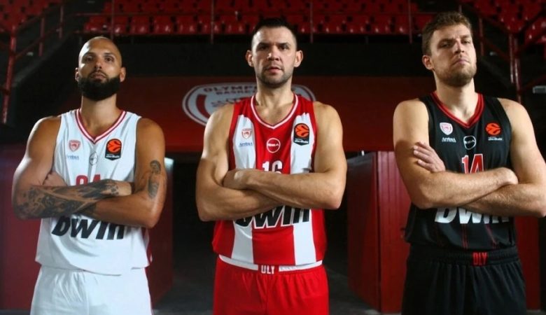 Η ΚΑΕ Ολυμπιακός παρουσίασε τις νέες φανέλες για τη σεζόν 2025/26
