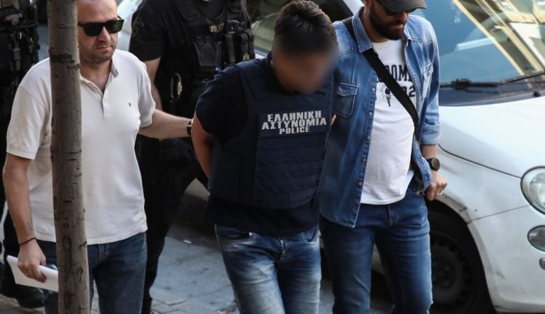 Αδερφοκτονία στη Θεσσαλονίκη: Στη φυλακή ο 50χρονος καθ’ ομολογίαν δράστης – Είπε ότι ενήργησε εν βρασμώ ψυχικής ορμής