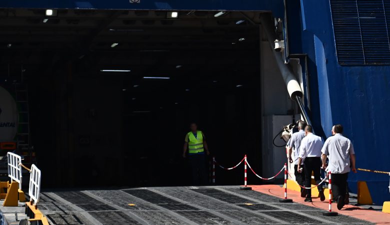 Επεισόδιο μεταξύ δύο οδηγών σε γκαράζ πλοίου: 72χρονος καταγγέλλει ξυλοδαρμό – ΕΔΕ και προσωρινή απομάκρυνση του λιμενάρχη Χανίων