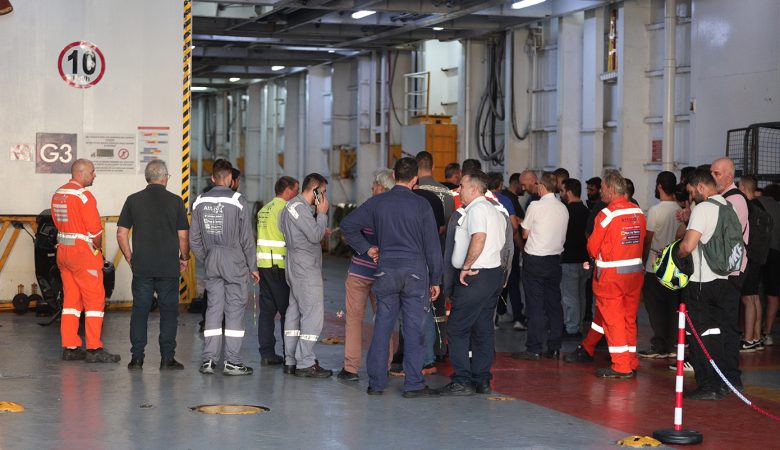 Aπεργιακή κινητοποίηση στα πλοία της ακτοπλοΐας μετά τον θάνατο 20χρονου ναυτεργάτη στο «Blue Star Χίος» – Τι διεκδικούν τα σωματεία