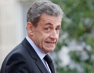 Ο Νικολά Σαρκοζί είναι ο πρώτος πρώην πρόεδρος της Γαλλίας που οδηγείται στη φυλακή