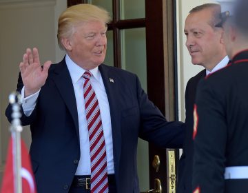 Bloomberg: Ο Ερντογάν πάει στον Λευκό Οίκο με «λίστα αγορών» άνω των 50 δισ. δολαρίων