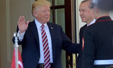 Bloomberg: Ο Ερντογάν πάει στον Λευκό Οίκο με «λίστα αγορών» άνω των 50 δισ. δολαρίων
