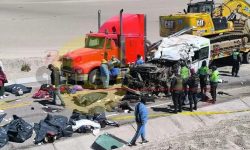 Τραγωδία στο Περού: Τουλάχιστον 14 νεκροί μετά από σύγκρουση ενός μίνι βαν με νταλίκα