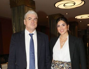 Θέμης Σοφός για την σύζυγό του Σταματίνα Τσιμτσιλή: «Εδώ δεν χωράει εφημερίδα, χρειάζεται ολόκληρη βιβλιοθήκη»