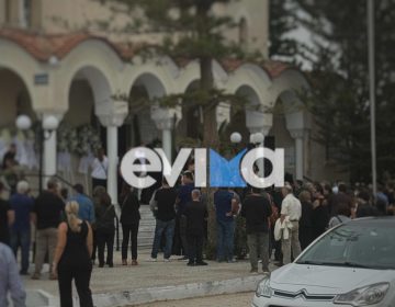 Ράγισαν καρδιές στην κηδεία του 20χρονου ναυτικού του «Blue Star Χίος» – Δείτε φωτογραφίες