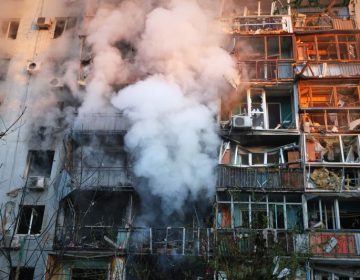 Κρεμλίνο κατά Ζελένσκι: «Προσπαθεί να δείξει στους Ευρωπαίους ότι είναι ένας γενναίος στρατιώτης» – Η Ρωσία έπληξε «στρατιωτικούς στόχους»