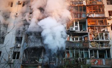 Κρεμλίνο κατά Ζελένσκι: «Προσπαθεί να δείξει στους Ευρωπαίους ότι είναι ένας γενναίος στρατιώτης» – Η Ρωσία έπληξε «στρατιωτικούς στόχους»