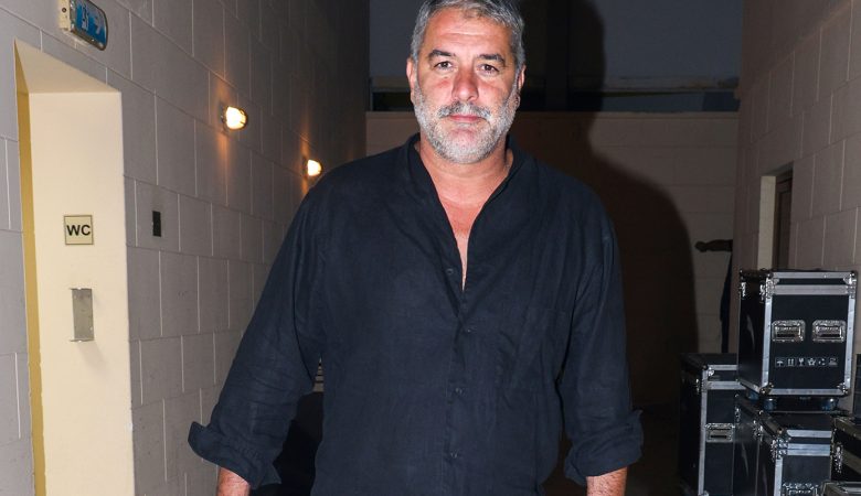 Ελεύθερος αφέθηκε ο Βασίλης Μπισμπίκης – Για τις 8 Οκτωβρίου αναβλήθηκε η δίκη του ηθοποιού