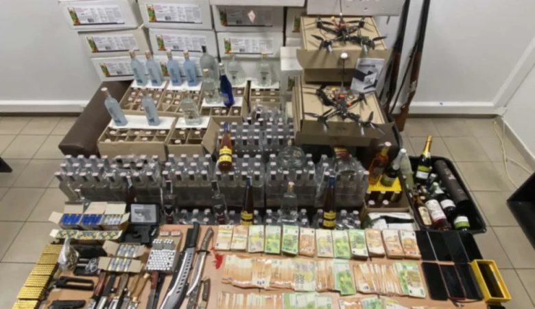 Εξαρθρώθηκε κύκλωμα που εισήγαγε από την Ουκρανία λαθραία ποτά και παράνομα φυτοφάρμακα