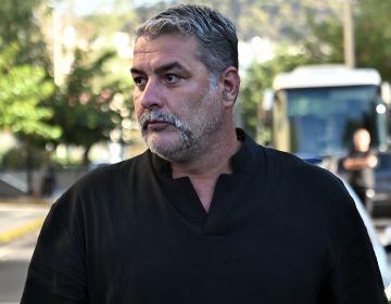 Σε διαφημιστικό φυλλάδιο ισχυρίζεται ότι άφησε τα στοιχεία του Βασίλης Μπισμπίκης μετά το τροχαίο