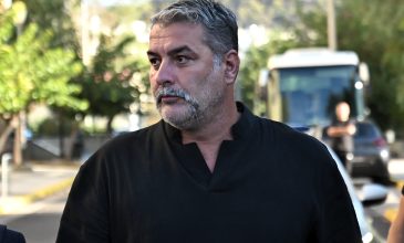 Σε διαφημιστικό φυλλάδιο ισχυρίζεται ότι άφησε τα στοιχεία του Βασίλης Μπισμπίκης μετά το τροχαίο