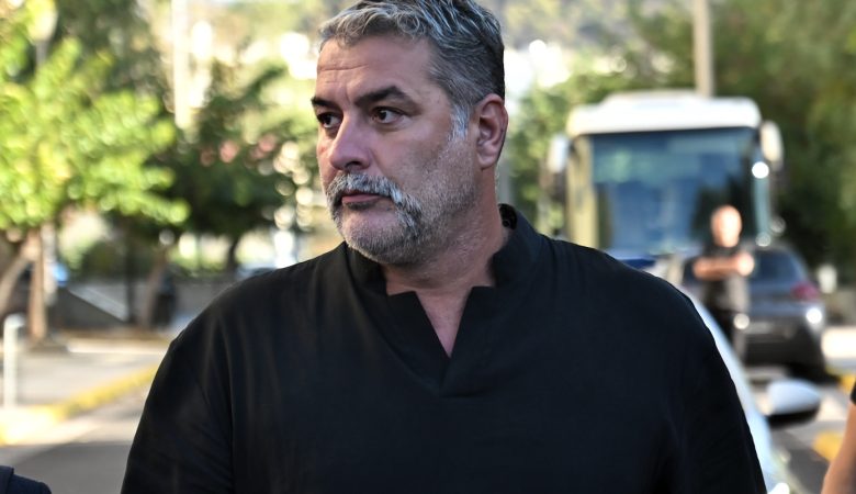 Σε διαφημιστικό φυλλάδιο ισχυρίζεται ότι άφησε τα στοιχεία του Βασίλης Μπισμπίκης μετά το τροχαίο