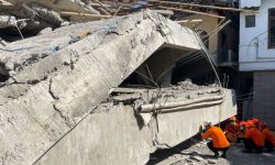 Πέντε άνθρωποι ανασύρθηκαν ζωντανοί από τα ερείπια του ισλαμικού οικοτροφείου που κατέρρευσε στην Ινδονησία