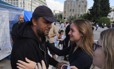 Συνεχίζει για 17η μέρα την απεργία πείνας ο Πάνος Ρούτσι για την εκταφή της σορού του γιου του που σκοτώθηκε στα Τέμπη
