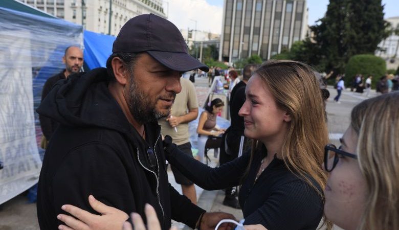 Συνεχίζει για 17η μέρα την απεργία πείνας ο Πάνος Ρούτσι για την εκταφή της σορού του γιου του που σκοτώθηκε στα Τέμπη