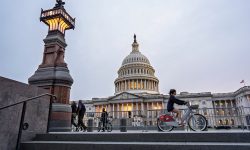 ΗΠΑ: Μετά το κυβερνητικό «shutdown», ο Τραμπ απειλεί με απολύσεις