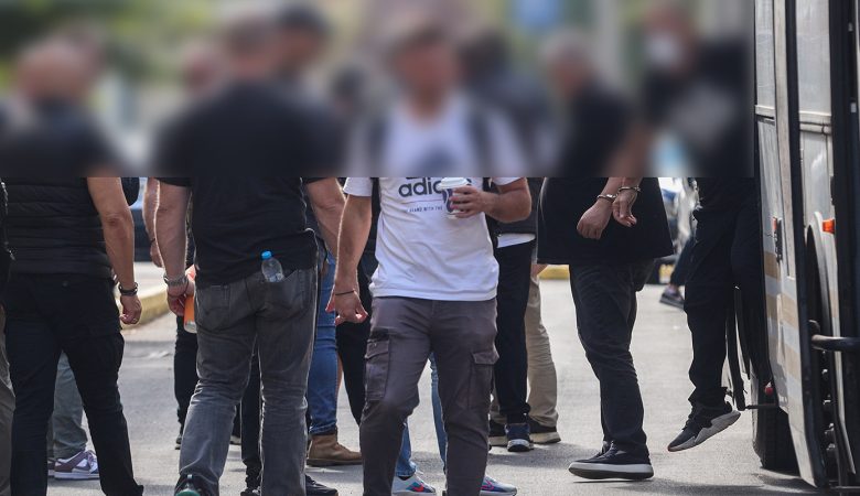 Οι αποκαλυπτικοί διάλογοι των μελών του κυκλώματος με τις επιστροφές ΦΠΑ: «Κάνε μου μία ανάληψη 13.800 ευρώ» – «Πες μου ποιο ΑΦΜ θες και θα στο φέρω»