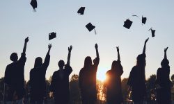 Η κυβέρνηση Τραμπ θέτει συγκεκριμένα κριτήρια εισαγωγής ξένων φοιτητών σε κολέγια