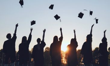 Η κυβέρνηση Τραμπ θέτει συγκεκριμένα κριτήρια εισαγωγής ξένων φοιτητών σε κολέγια