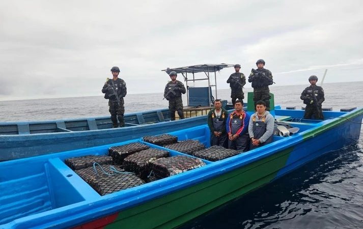 Το πολεμικό ναυτικό του Ελ Σαλβαδόρ κατάσχεσε από σκάφος σχεδόν δύο τόνους κοκαΐνης
